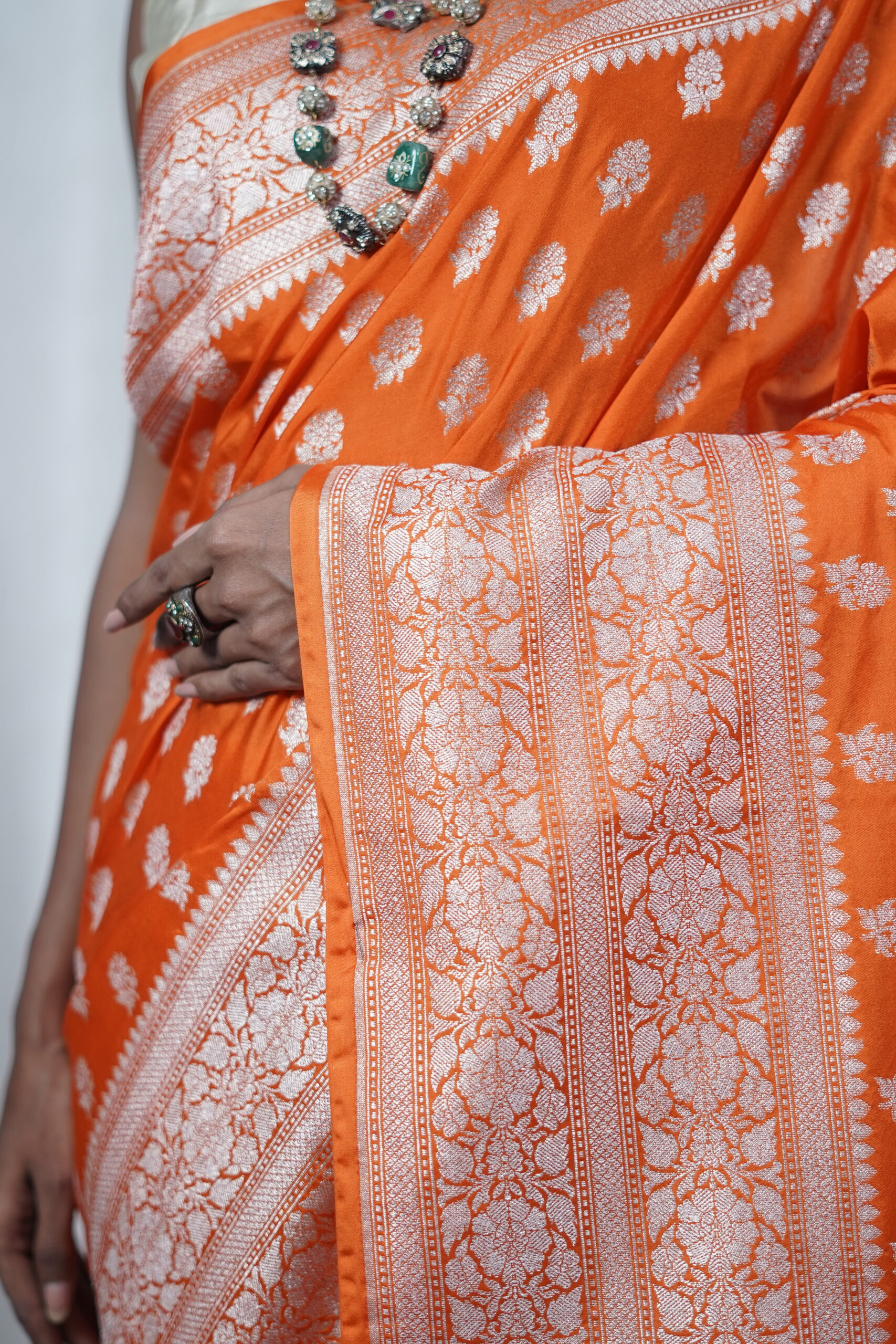 Banarasi Handloom Musru Silk Saree - Image 3
